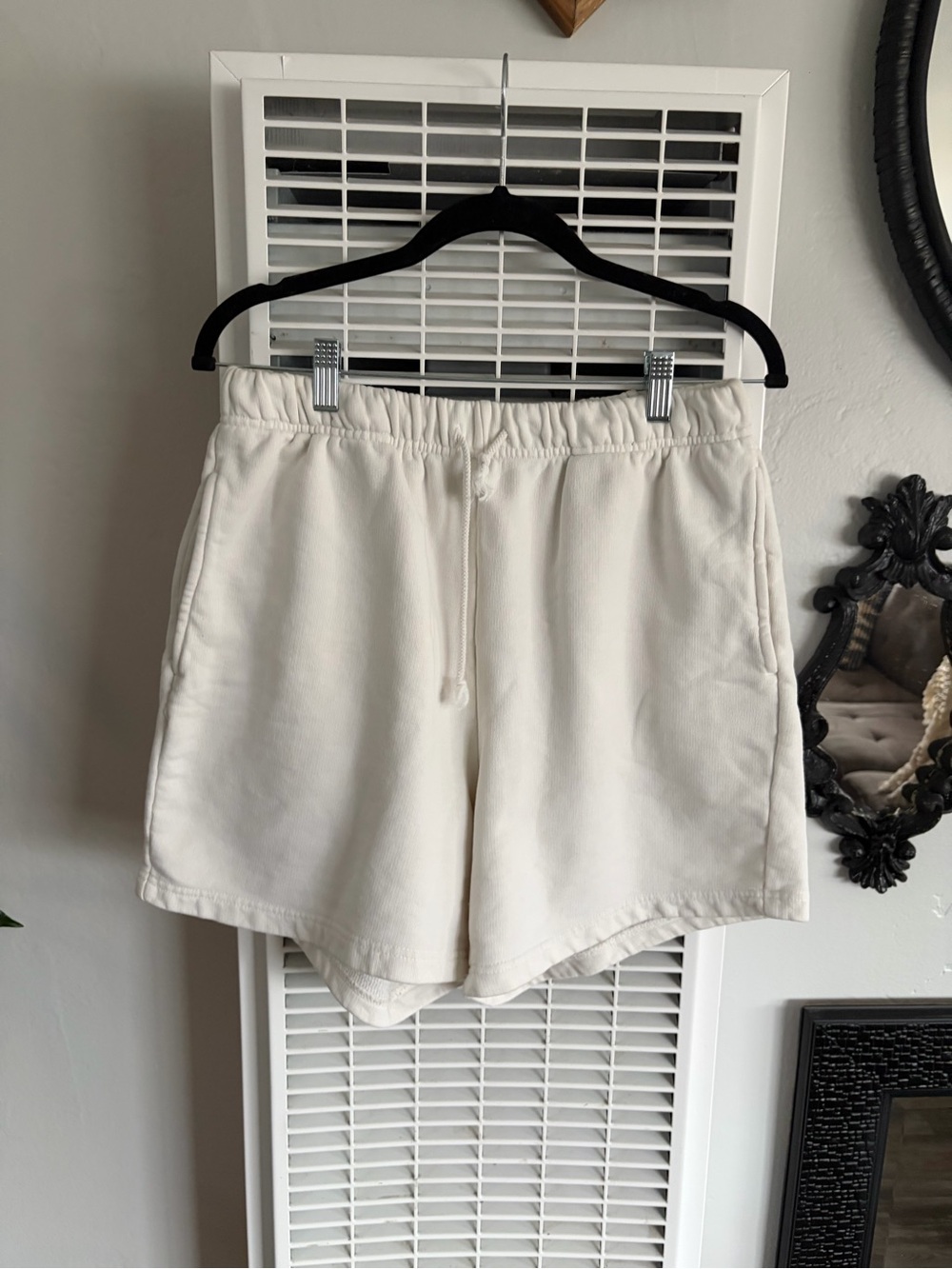 Elwood white Drawstring core sweat Shorts